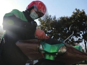 “春节我在岗”成最美风景线