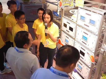 用脑波踢足球 VR体验消防救援 科普原来可以如此有趣