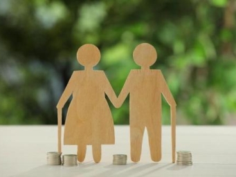 潮玩火了，“老年人玩具”成交量也大涨70%