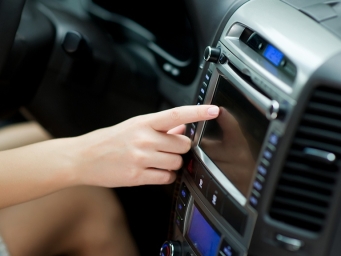 弹窗广告岂能霸屏车机系统